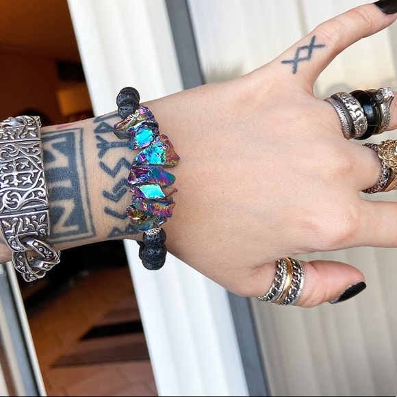 Druzy Titanium bracelet . purple yellow druzy iridescent quartz & lava beads - Picture 5 of 9